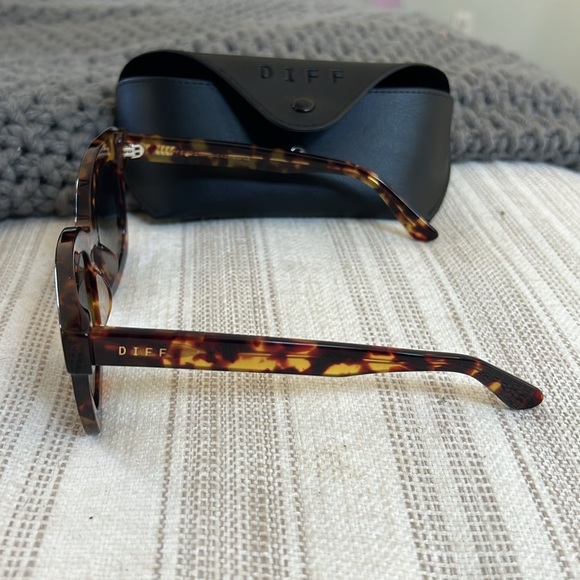 Diff Sunglasses - Picture 3 of 3
